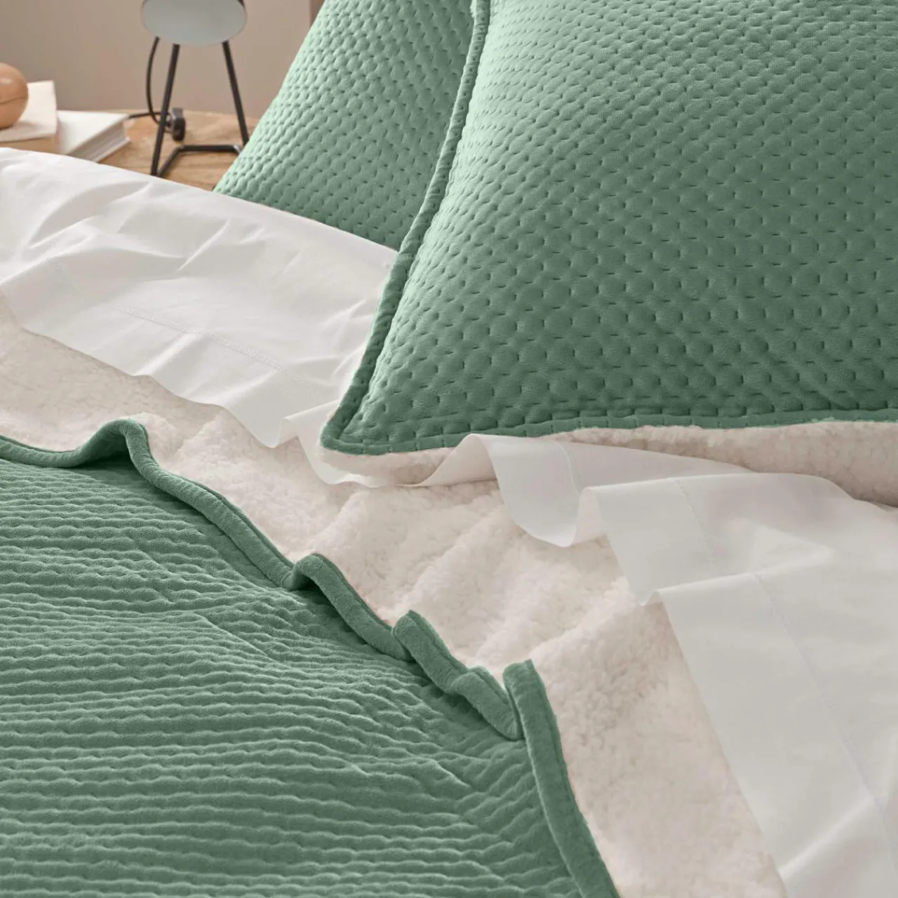 Couvre-Lit Et Édredon|douceur d'intu017drieur Couvre-lit matelassé et deux taies d'oreiller velours (220 x 240 cm) Mylène cédre Vert