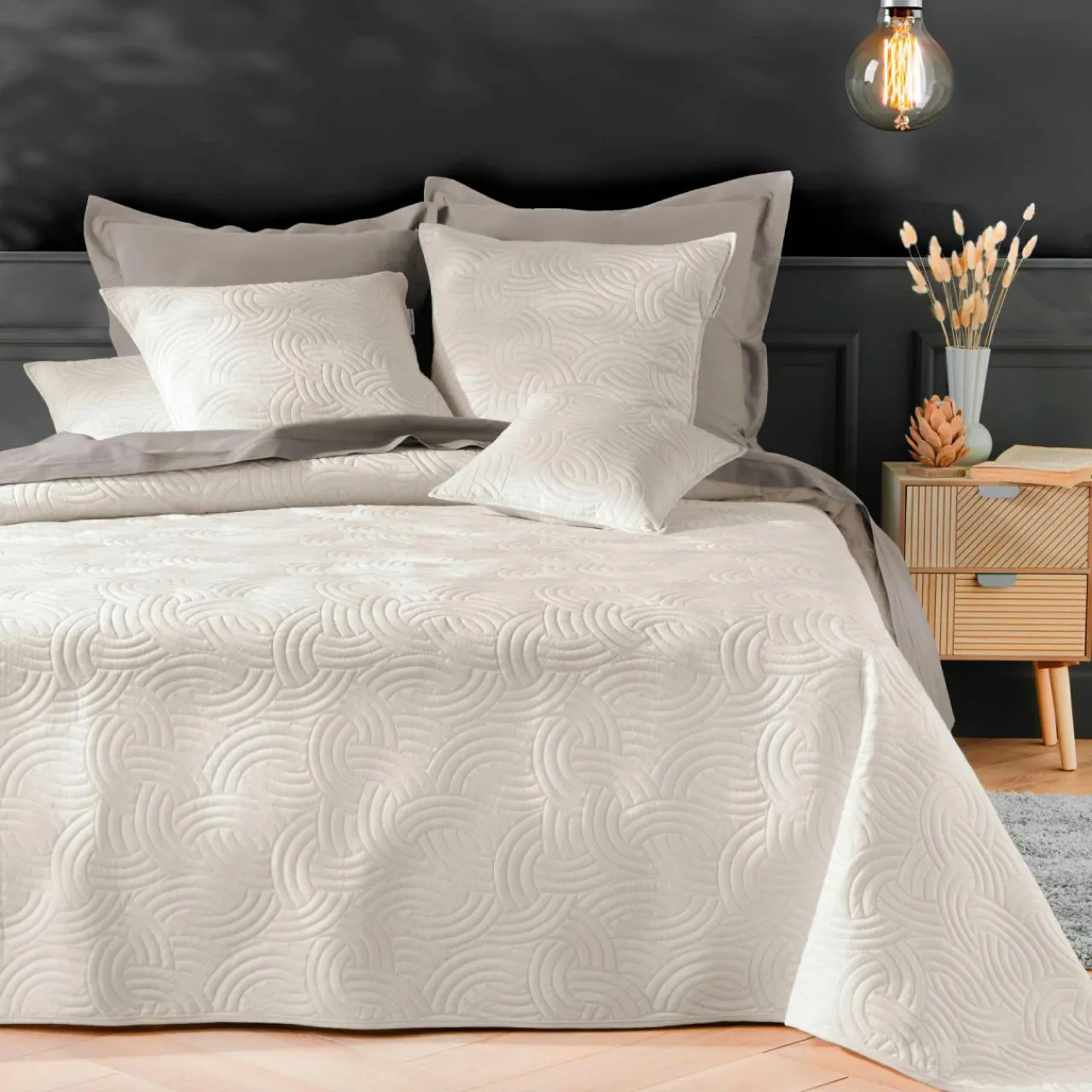 Couvre-Lit Et Édredon|douceur d'intu017drieur Couvre-lit matelassé et deux taies d'oreiller (240 x 260 cm) Solange Ecru