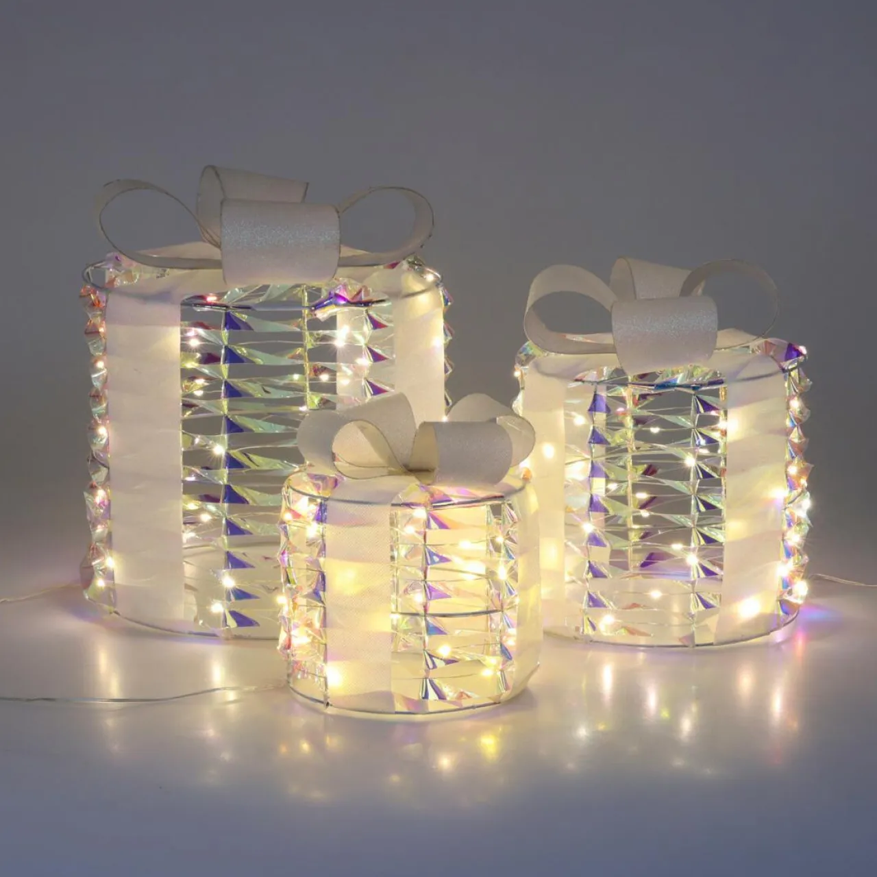Déco Et Objet De Noël|Déco Et Objet Lumineux|KOOPMAN Lot de 3 cadeaux lumineux 135 LED (H25 cm) Rond et chic Blanc irisé